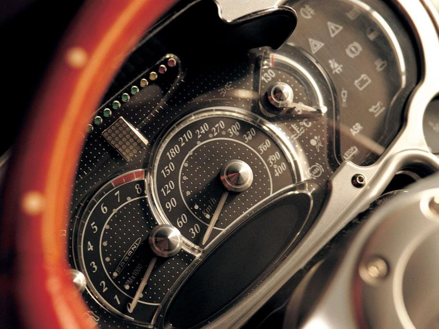 Панель приборов Pagani Zonda Roadster F 2006 года  (фото 26 из 51)